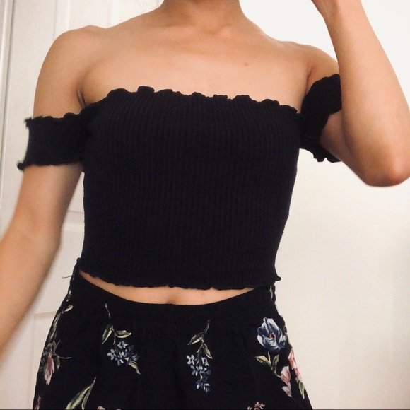 Black shoulderless top size small - Picture 3 of 5